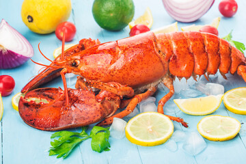Seafood feast，Lemon and fresh Boston lobster on the ice