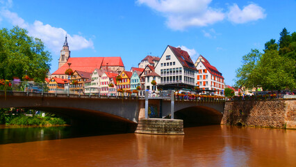 Tübingen, Deutschland: Die malerische Neckarbrücke