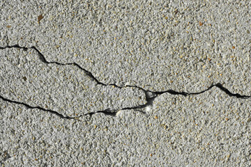 Obraz premium Crack in the wall. Cracked concrete wall.
