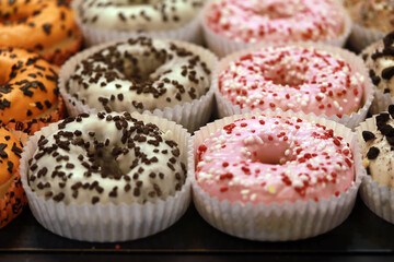 rosquillas de sabores chocolate y fresa