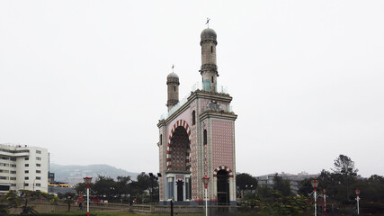 Fototapeta premium Parque de Amistad en el distrito de Surco de la Capital de Lima - Perú. Panoramic view of Friendship Park in the district of Santiago de Surco in the capital of Lima - Peru