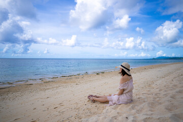 Fototapeta na wymiar 石垣島の海の女性がいる風景 沖縄 Landscape with a woman in the sea in Ishigaki Island, Okinawa
