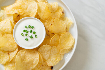 potato chips with sour cream
