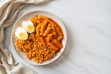 Rabokki (Ramen or Korean instant noodle and Tteokbokki) in spicy korean sauce