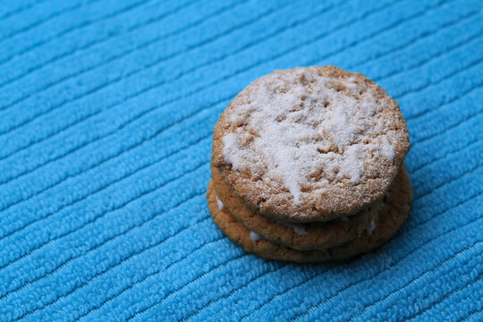 Galletas de avena. Galletas horneadas azucaradas. Postre con espacio pata texto. 