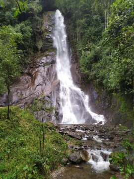 Cascada farallones