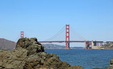 Crédence de cuisine en verre imprimé Plage de Baker, San Francisco Golden Gate Bridge behind rock, San Francisco, California