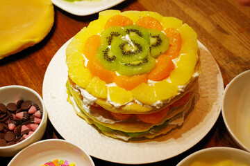 手作りのフルーツたくさんのパンケーキ