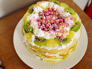 手作りのフルーツたくさんのパンケーキ