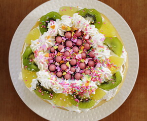 手作りのフルーツたくさんのパンケーキ