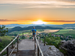 Fototapeta na wymiar Blick über das Elbsandsteingebirge bei Sonnenuntergang