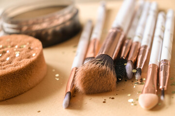 Face powder pearls and sponge