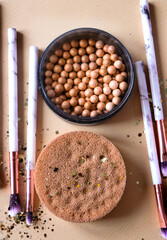 Face powder pearls and sponge