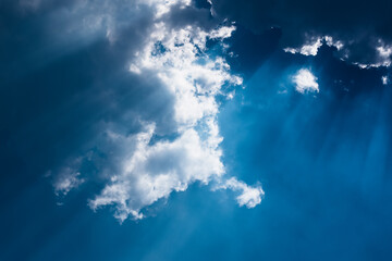Fototapeta premium Sun rays on cloudy sky dramatic view