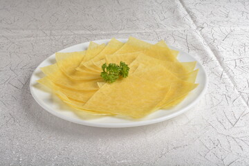 chinese bbq roasted braised whole peking duck meat with slices mango vegetables and herb sauce asian halal menu