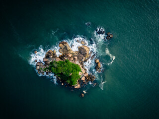 an island in the sea like a heart, Sri Lanka