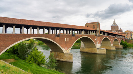 Fototapeta na wymiar Pavia, bridge over the Ticino river