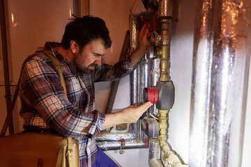 Installer controls the heating circulation pump