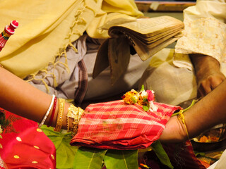 Fototapeta na wymiar indian wedding ceremony bride groom couple hands on marriage