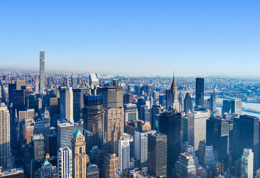 ニューヨーク　マンハッタンの摩天楼とイーストリバー