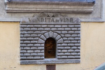 Florenzia wine window
