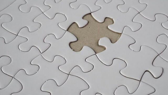 Rotating of missing part of white puzzle.