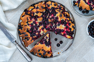 Black currant cake