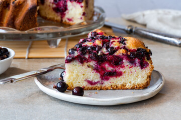 Black currant cake