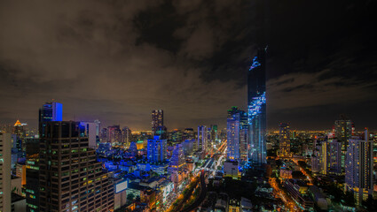 Fototapeta premium Bangkok city scape with famous landmark down town at dusk.