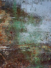 The surface of the steel plate is rusted