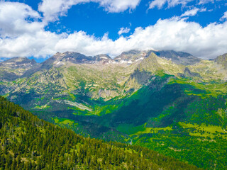 Incredible picture of the mountains of Pyrenees National Park.