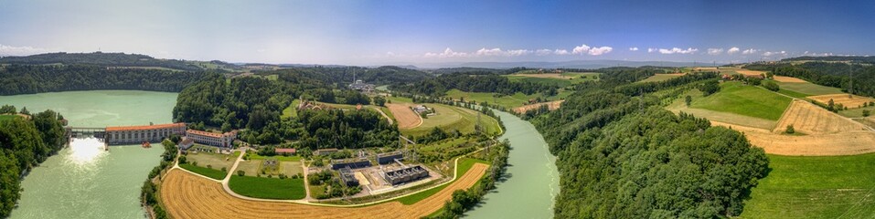 Fototapeta na wymiar Offene Schleusen beim Wasserkraftwerk Mühleberg im Kanton Bern nach dem Hochwasser 2021, Schweiz