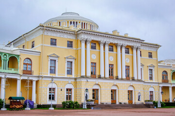 Fototapeta na wymiar Scenic view of the Pavlovsk Royal Palace