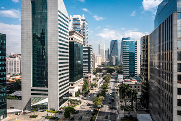 Vista aérea da Vila Olímpia, próximo ao cruzamento da Juscelino Kubitscheck com a avenida Faria Lima, São Paulo, Brasil.