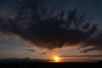 Fototapeta na wymiar Spectacular sunset over the Apuan Alps