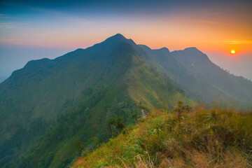 Obraz premium sunset in the mountains