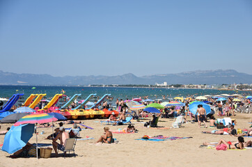 vacances loisir plage soleil été Espagne Salou Catalogne mer sable foule