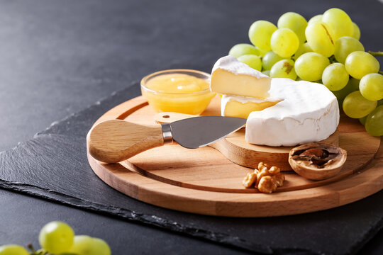 Different sorts of cheese on backround