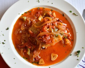 Portion of cod with fried red and green peppers, onion, garlic and tomato sauce. Typical dish of the Rioja, it is usually found on the menus of the day.