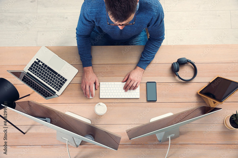 Aufkleber programmer working at desk in office, top view