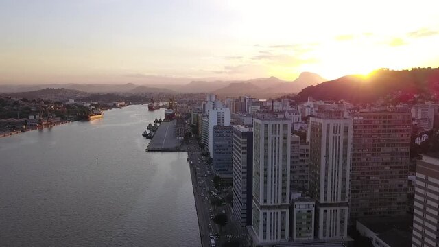 Centro de Vit&oacute;ria fim de tarde. Esp&iacute;rito Santo, Brasil.