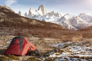 Photo sur Plexiglas Fitz Roy Beautiful scene of a tent camping at the base of Mount Fitz Roy at sunrise. El Chalten Patagonia Argentina
