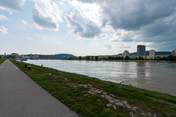 Fototapeta premium Donaulände in Linz
