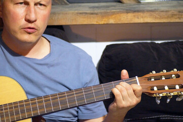 Obraz premium A 45-year-old man plays the guitar