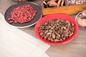 Chinese medicinal herbs Equisetum and Chinese wolfberry