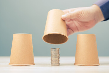 Guess the Right Position of Money, Three Cups Shell Game