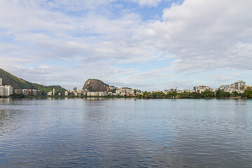 Fototapeta premium view of the Rodrigo de Freitas Lagoon in Rio de Janeiro.