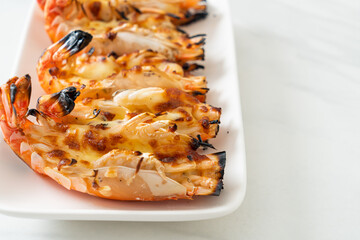 grilled river prawns or shrimps with cheese