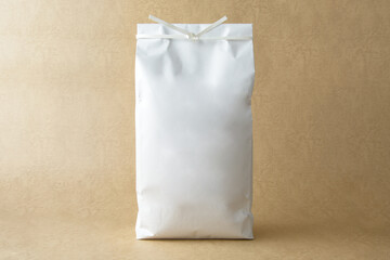 白い紐付きの米袋