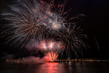 Bouquet final 14 juillet feu d'artifices Bordeaux
